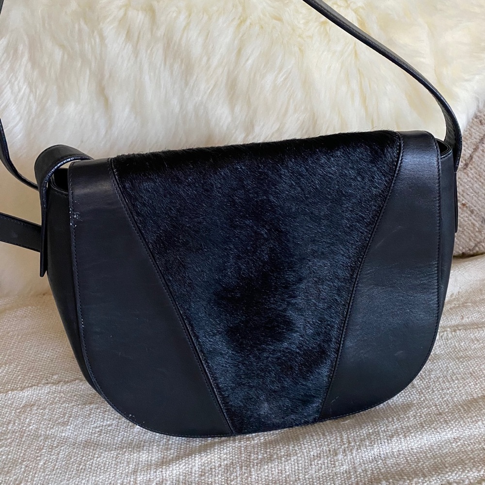 Vince Modern V Saddle Black Leather crossbody